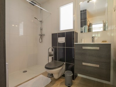 Villa Mas des Ecureuils (8p) with pool in Provence - Features photo 29