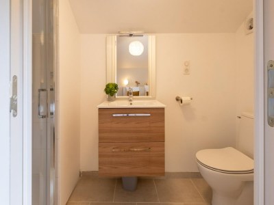 Holiday house Charming Holiday Home with Private Pool - Features photo 27