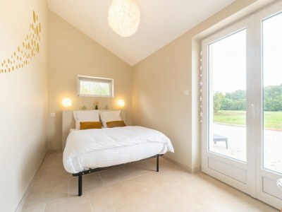 Holiday house Charming Holiday Home with Private Pool - Features photo 31