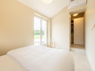 Holiday house Charming Holiday Home with Private Pool - Features photo 32