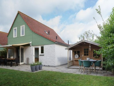 Holiday park Holiday Home in Quiet Park with Garden in Wemeldinge - Holiday park