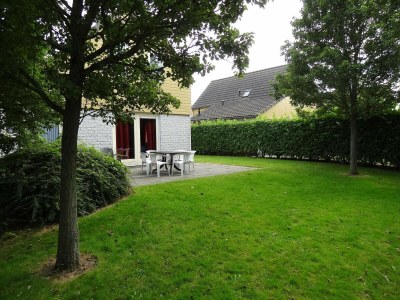 Holiday park Holiday Home in Zeeland with Spacious Garden - Outdoor photo 8