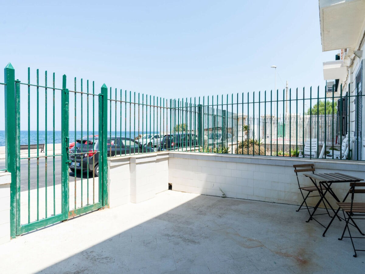 Apartment The Sea Outside Apartment 01