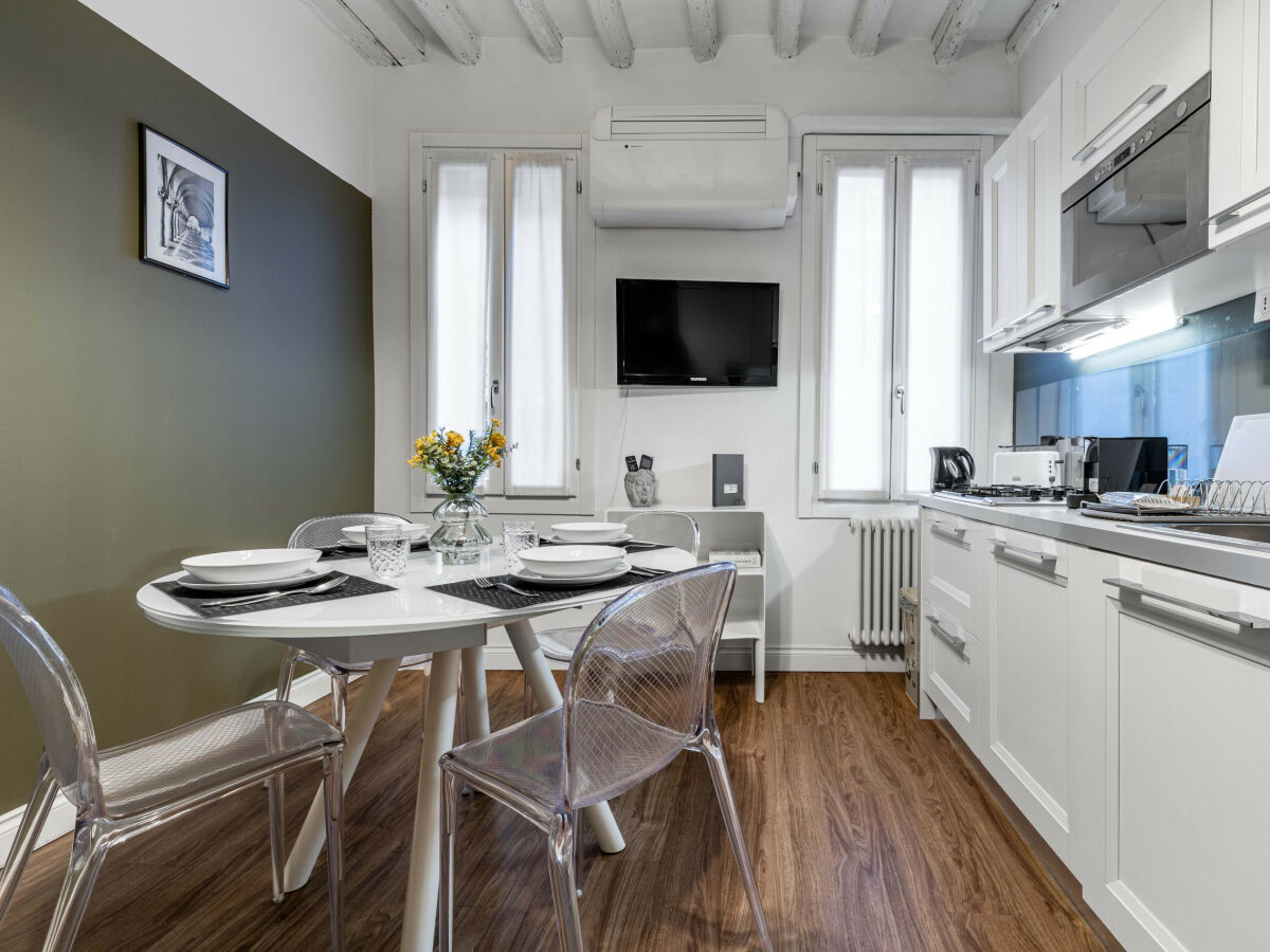 Apartment Gold Apartment - Features photo 2