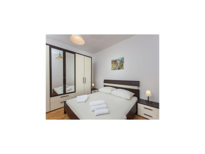 Apartment Apartment Hladilo Nostalgia - Comfort Two-Bedroom Apartment with Terrace and Partial Sea View - Features photo 6