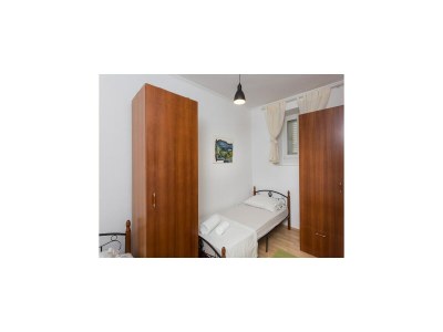 Apartment Apartment Hladilo Nostalgia - Comfort Two-Bedroom Apartment with Terrace and Partial Sea View - Features photo 7