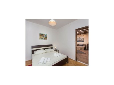 Apartment Apartment Hladilo Nostalgia - Comfort Two-Bedroom Apartment with Terrace and Partial Sea View - Features photo 9