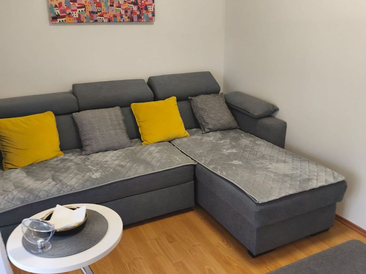 Apartment Apartment Alba - Three Bedroom Apartment with Loggia