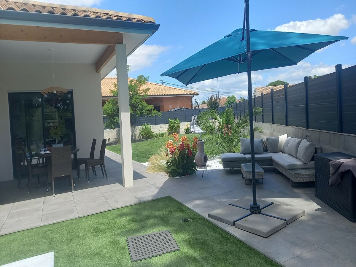 Holiday house Haus in Margaux mit Salzwasserpool & Weinbergen - Outdoor photo 2