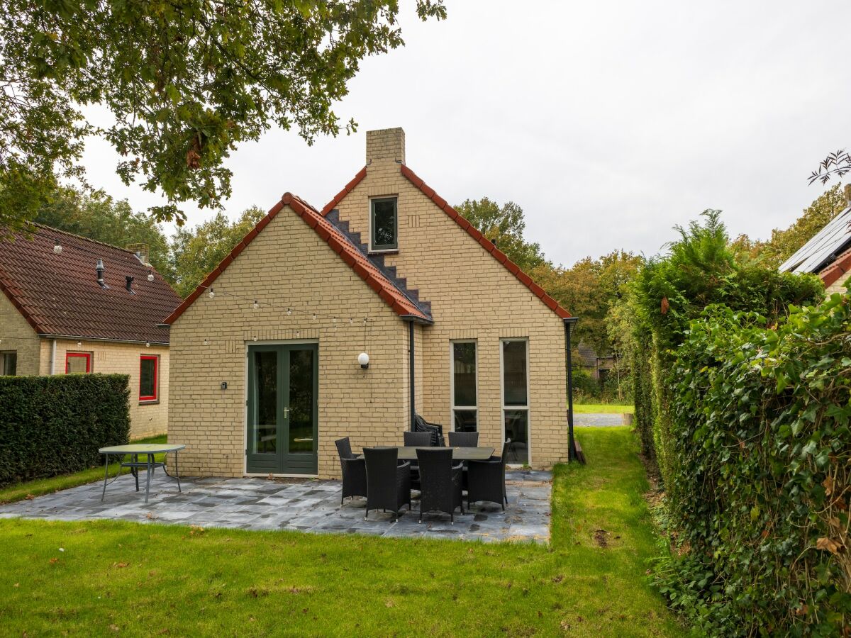 Holiday house Holiday home in Ewijk in a beautiful area - Outdoor photo 2