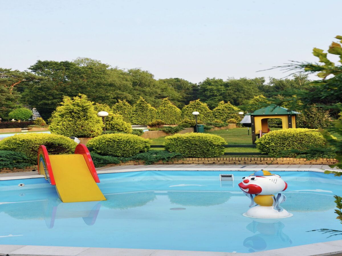 Holiday park Chalet in Parc de Kievit with Private Garden - Outdoor photo 4