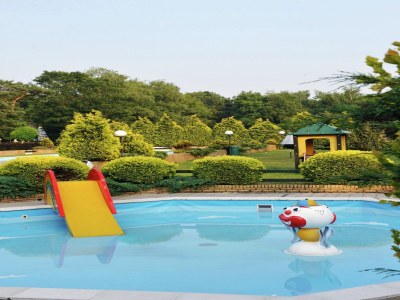 Holiday park Chalet in Parc de Kievit with Private Garden - Outdoor photo 4