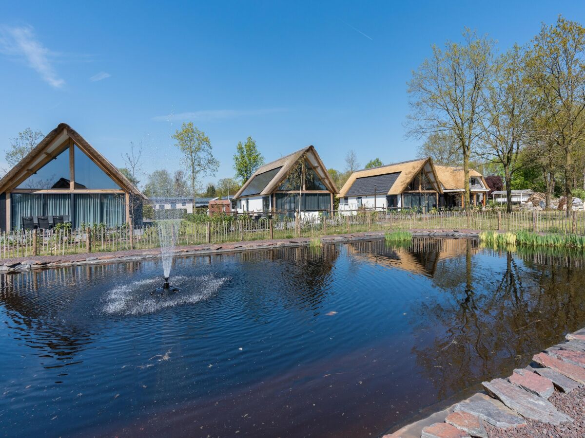 Holiday park Holiday Home in Netherlands Pond View - Outdoor photo 2