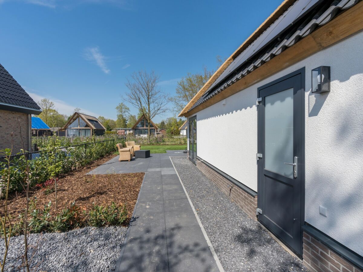 Holiday park Holiday Home in Netherlands Pond View - Outdoor photo 3