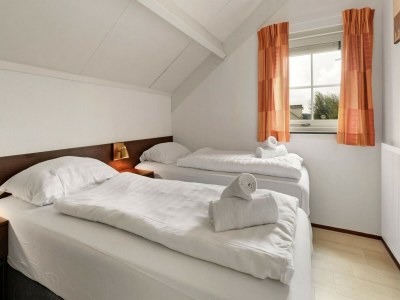 Holiday house Bungalow in South Holland with Private Jetty - Features photo 7