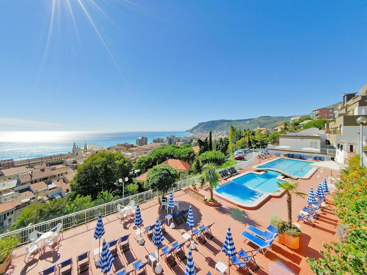 Holiday park Holiday flat in pretty residence with communal pool in Pietra Ligure - Outdoor photo 5