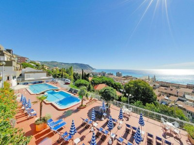 Holiday park Holiday flat in pretty residence with communal pool in Pietra Ligure - Outdoor photo 6