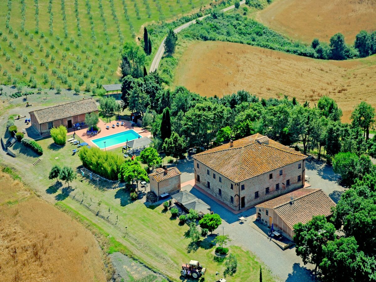 Apartment Apartment in Peccioli with pool