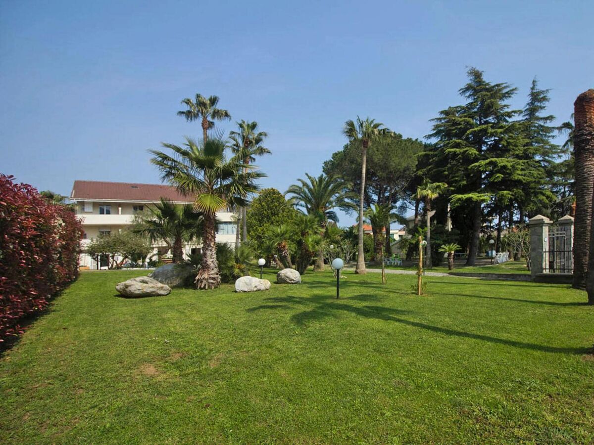 Holiday park Apartment in Loano with garden - Outdoor photo 5