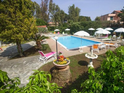 Holiday park Apartment in Loano with garden - Outdoor photo 3