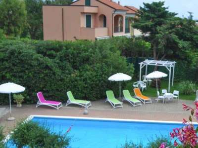 Holiday park Apartment in Loano with garden - Outdoor photo 16
