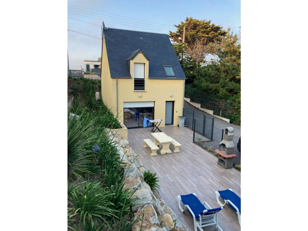 Holiday house No title