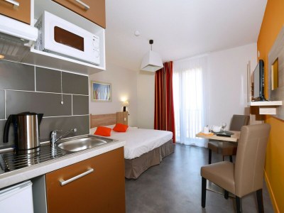 Holiday park Modern Seaside Apartment - Features photo 9