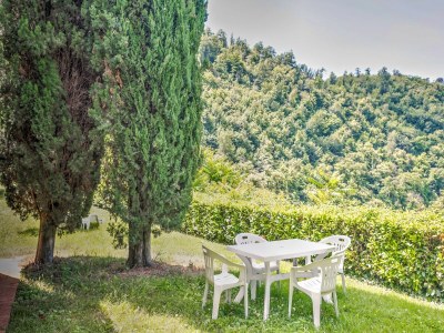 Holiday house Ansprechendes Haus mit Pool - Outdoor photo 2