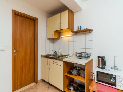 Apartment Apartments Princ Hrvoje- One-Bedroom Apartment with Balcony- 1 - Features photo 8