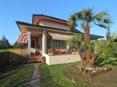 Holiday park Holiday Home in Versilia near Sandy Beaches in Corsanico-Bargecchia - Holiday park