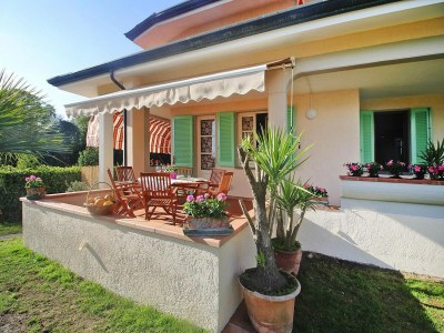 Holiday park Holiday Home in Versilia near Sandy Beaches - Outdoor photo 12