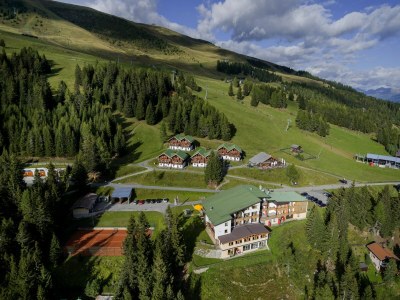 Holiday park Chalet on Zettersfeld with Dolomite Views - Outdoor photo 2