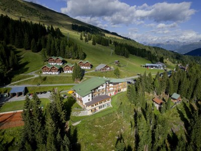 Holiday park Chalet on Zettersfeld with Dolomite Views - Outdoor photo 3