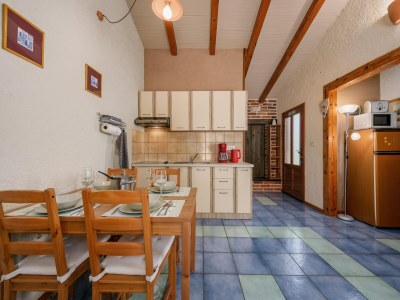 Apartment Nice apartment with pool - Features photo 22