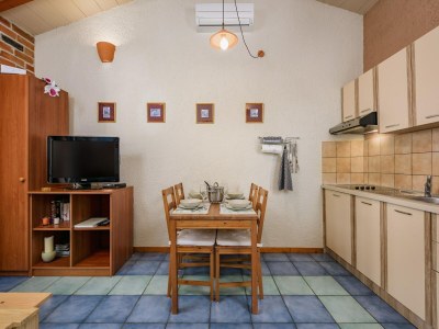 Apartment Nice apartment with pool - Features photo 27