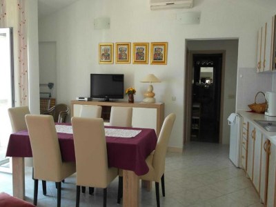 Apartment Apartment Račić - Two-bedroom Apartment with Balcony and Sea View in Brač - Apartment