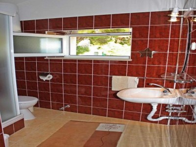 Apartment Apartment Račić - Two-bedroom Apartment with Balcony and Sea View - Features photo 9