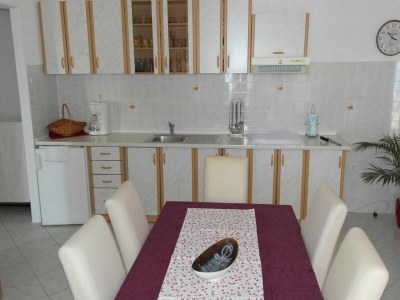 Apartment Apartment Račić - Two-bedroom Apartment with Balcony and Sea View - Features photo 10