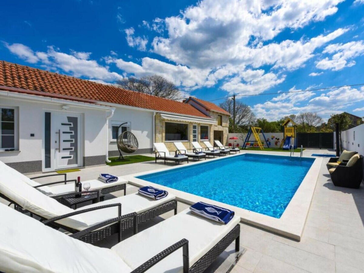 Villa Villa Mare with heated pool and gym