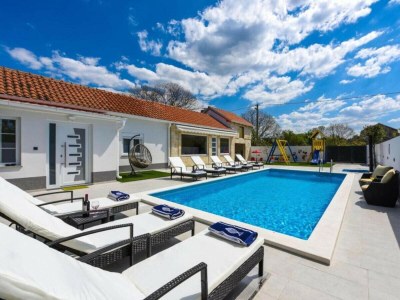 Villa Villa Mare with heated pool and gym in Crno - Villa