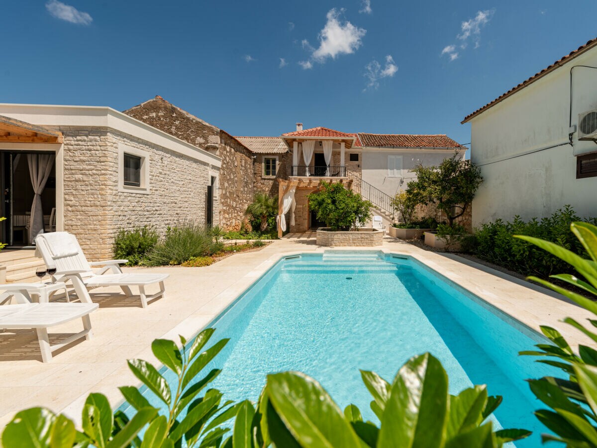 Apartment Studio Apartment Varos with shared pool - Outdoor photo 4