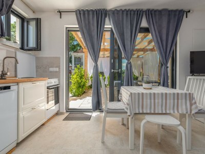 Apartment Studio Apartment Varos with shared pool - Features photo 20