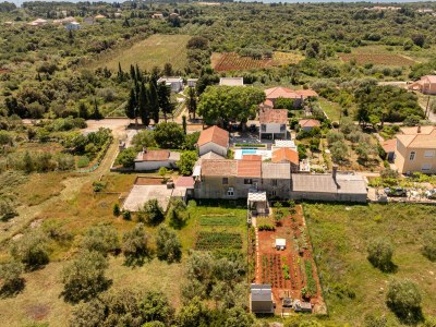 Apartment Studio Apartment Varos with shared pool - Environment photo 34