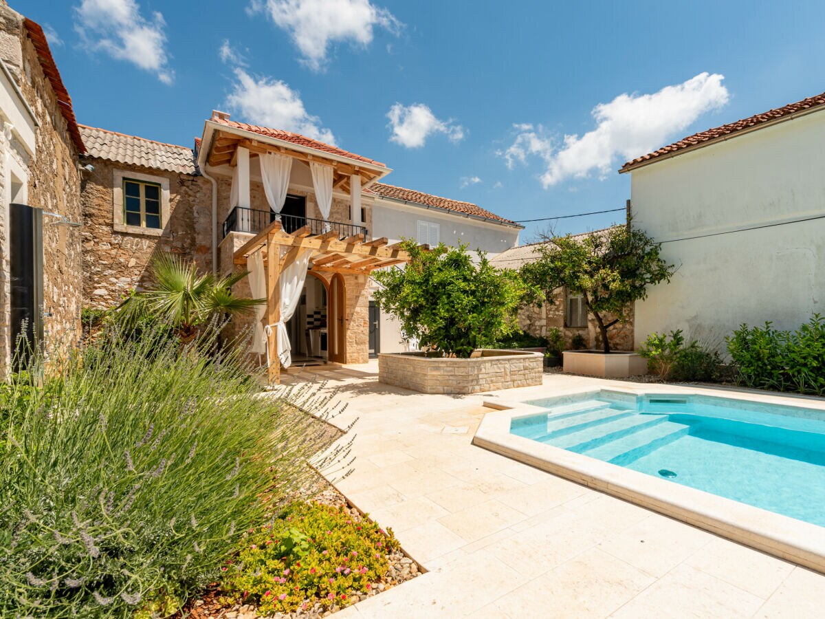 Apartment Apartment Varos 2+1 with shared pool - Outdoor photo 5