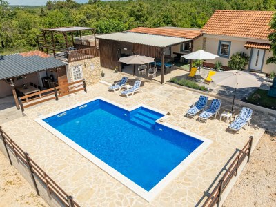 Holiday house Holiday Home Burgija - Outdoor photo 2