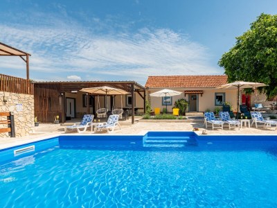 Holiday house Holiday Home Burgija - Outdoor photo 5