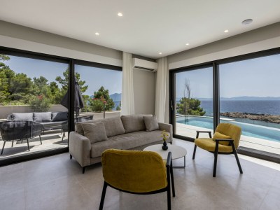 Villa Beachfront villa Luce with seaview and pool - Features photo 42
