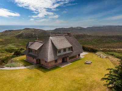 Holiday house Ferienhaus The One Sylt - Traumhaus unter Reet, zwischen Wattenmeer und Nordsee in List auf Sylt - Holiday house