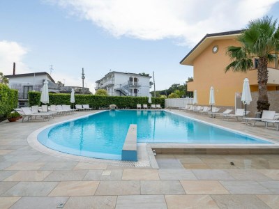 Villa Villa Steps from the Beach - Outdoor photo 9