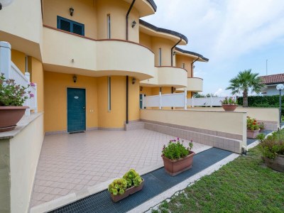 Villa Villa Steps from the Beach - Outdoor photo 12